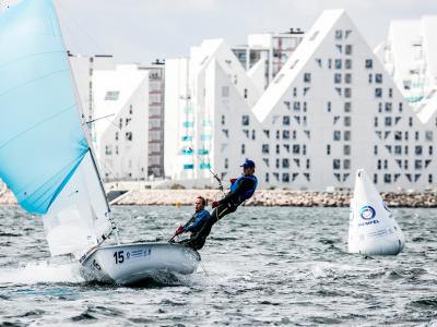 470 Men (SWE) in front of Aarhus city